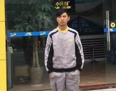 小拇指13周岁了，千言万语汇成一句话，就是......