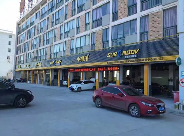 客户对她说：“别人不要钱给我换油我都不去，就要在小拇指换机油”