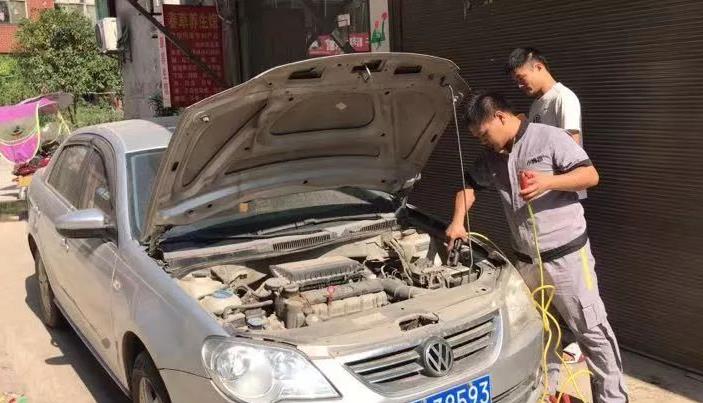 【今夏你最“热”】为服务车主，小拇指技师竟甘愿去做这些事！
