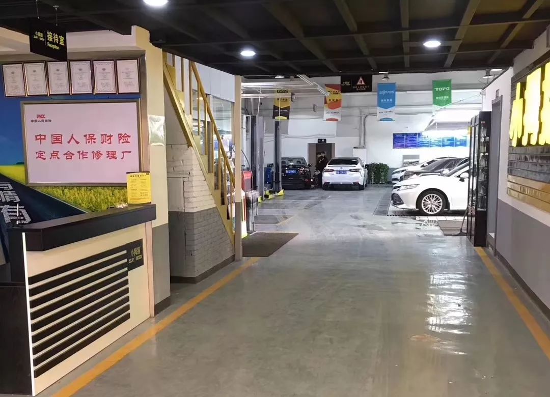 从车主到品牌商，他的目标是开4家小拇指门店！