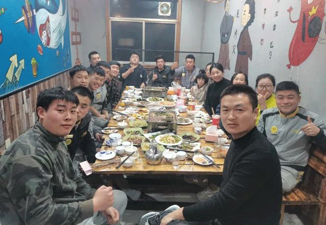 工作有尊严，成长有空间，创业有机会——幸福的小拇指人