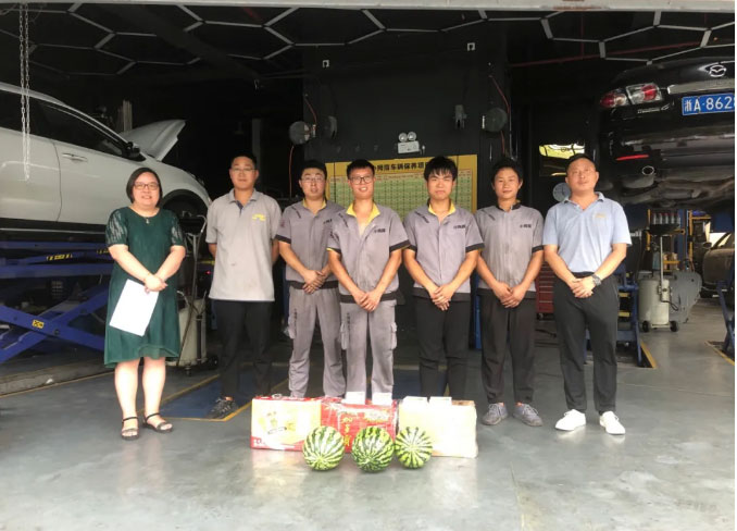 炎炎夏日，小拇指开展门店员工送清凉活动，丝丝关爱入心田_08.jpg