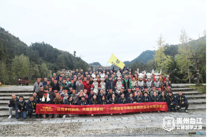 “拇指工坊”出品的第一批“平安虎”汽车用品套装制作完成，正运送至小拇指门店……_03.gif