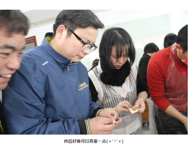 年度表彰、发年货、包饺子、嗨翻天，小拇指人欢欢喜喜提前过大年！_08.gif